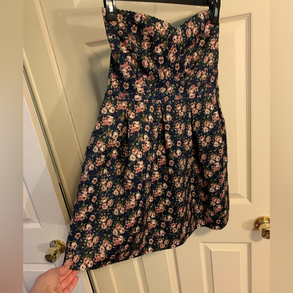 Very comfortable and stretchy dress